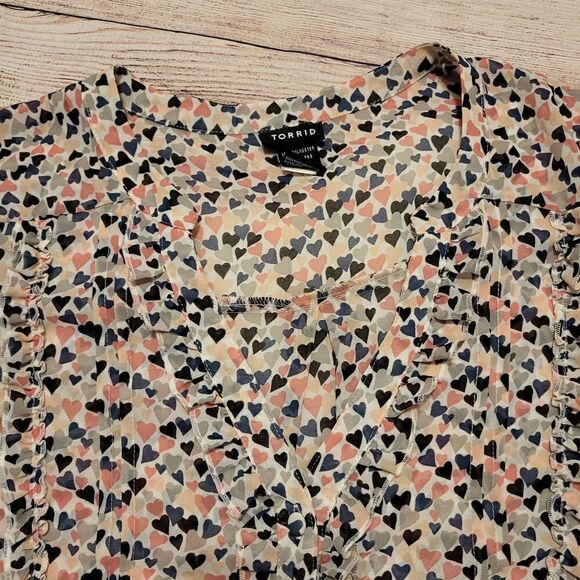 NWOT Torrid sleeveless button-down heart blouse - Picture 3 of 6